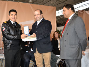 INAC, I.P. presente na Cerimónia de Entrega de Asas e Diplomas aos novos pilotos de avião e helicóptero e outros profissionais da aviação formados, em 2013, pela GAir Training Centre - EAA, Escola de Aviação Aerocondor, SA. 